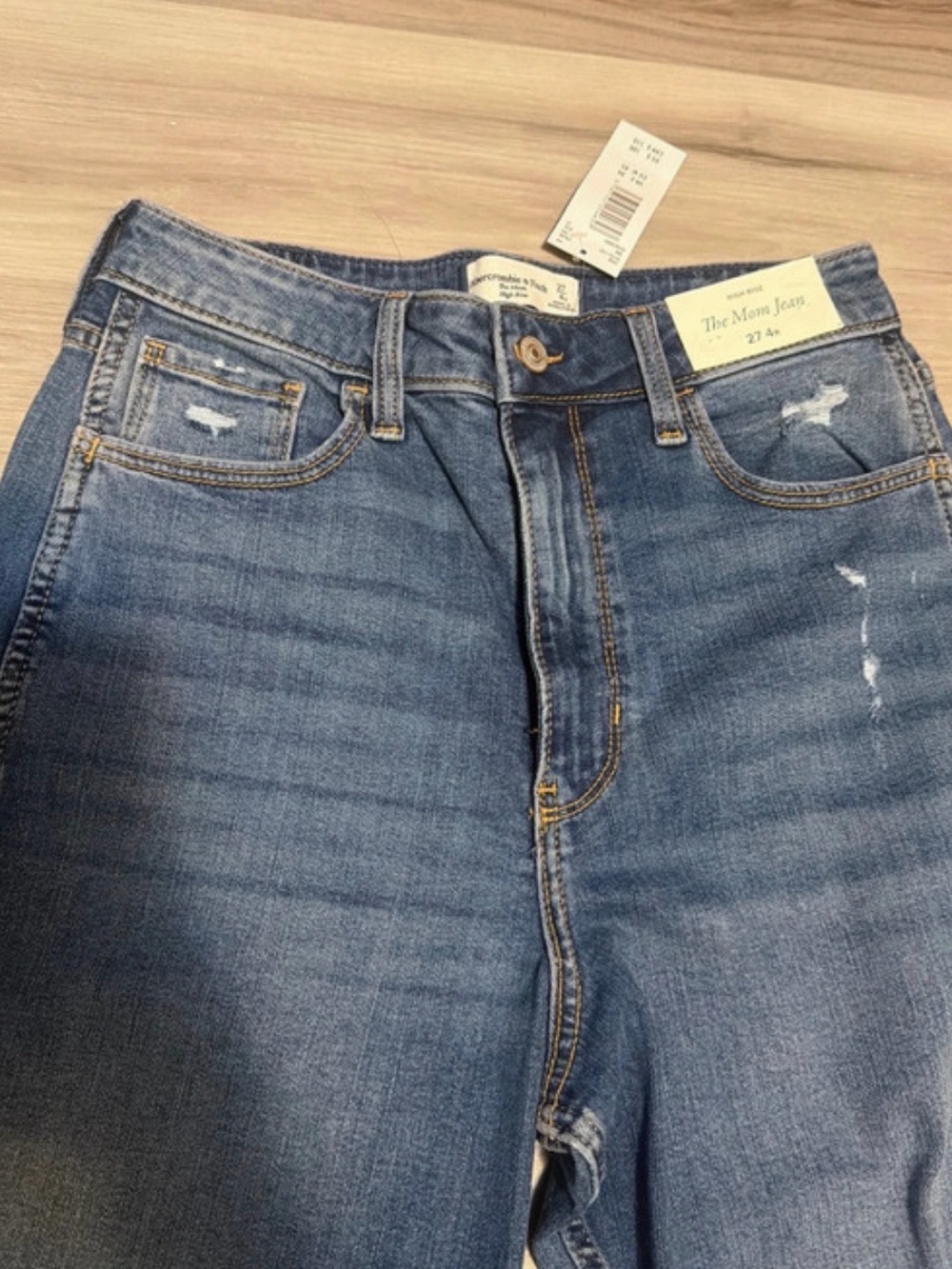Amercombie & Fitch The Mom Jean High Rise size 4